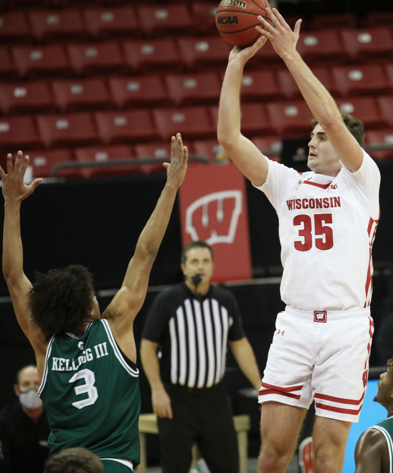 Badgers 82, Phoenix 42